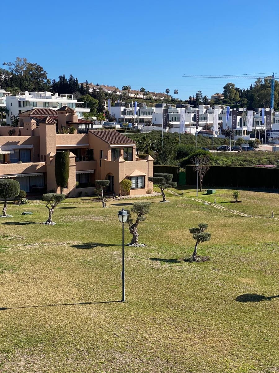 3 sovrum Takvåning till salu i El Paraiso med pool garage - 835 000 € (Ref: 9794369)