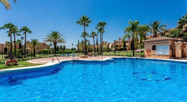 3 sovrum Takvåning till salu i El Paraiso, Estepona med pool garage - 835 000 € (Ref: 9794369)