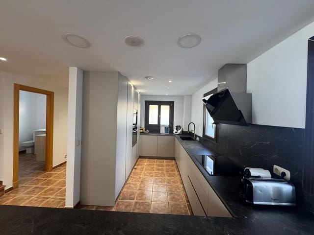 3 soveværelse Byhus til salg i El Paraiso, Estepona med swimmingpool garage - € 749.000 (Ref: 9807851)