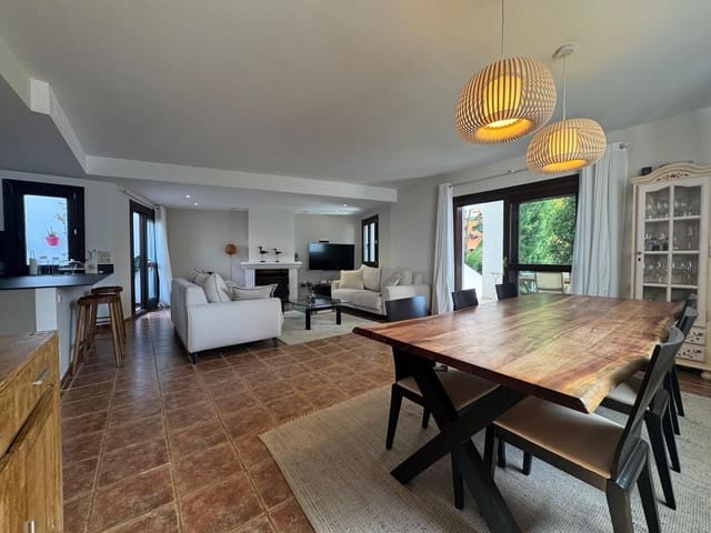 3 soveværelse Byhus til salg i El Paraiso, Estepona med swimmingpool garage - € 749.000 (Ref: 9807851)