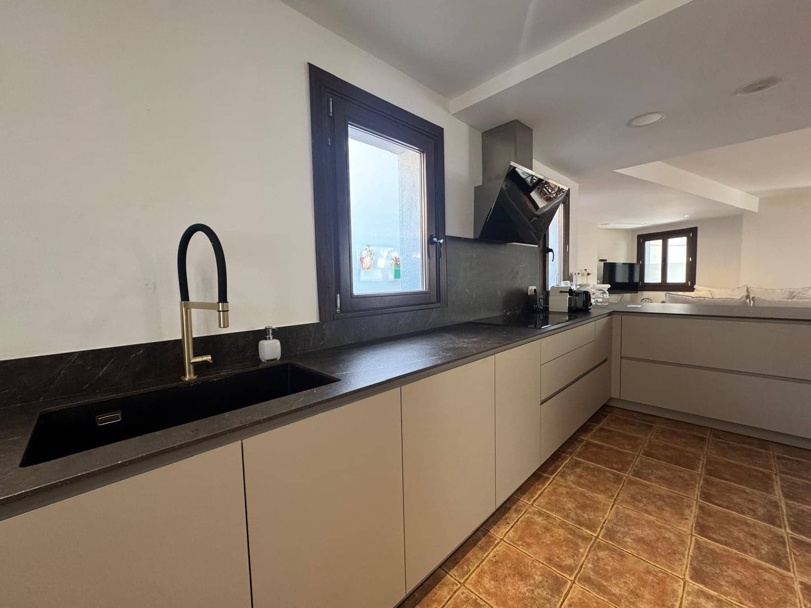 3 soveværelse Byhus til salg i El Paraiso med swimmingpool garage - € 749.000 (Ref: 9807851)