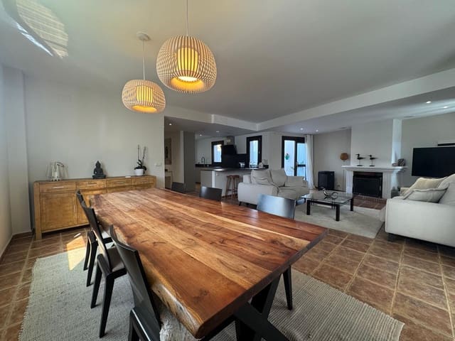 3 soveværelse Byhus til salg i El Paraiso, Estepona med swimmingpool garage - € 749.000 (Ref: 9807851)