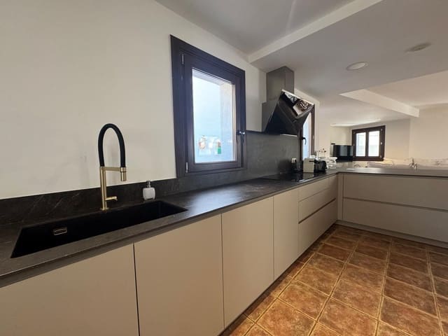 3 soveværelse Byhus til salg i El Paraiso, Estepona med swimmingpool garage - € 749.000 (Ref: 9807851)