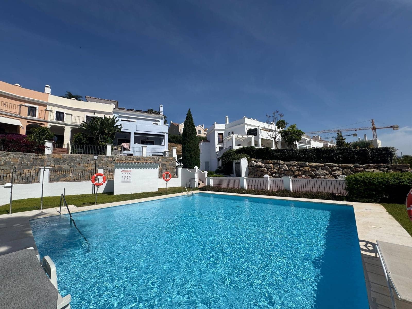 3 soveværelse Byhus til salg i El Paraiso med swimmingpool garage - € 749.000 (Ref: 9807851)