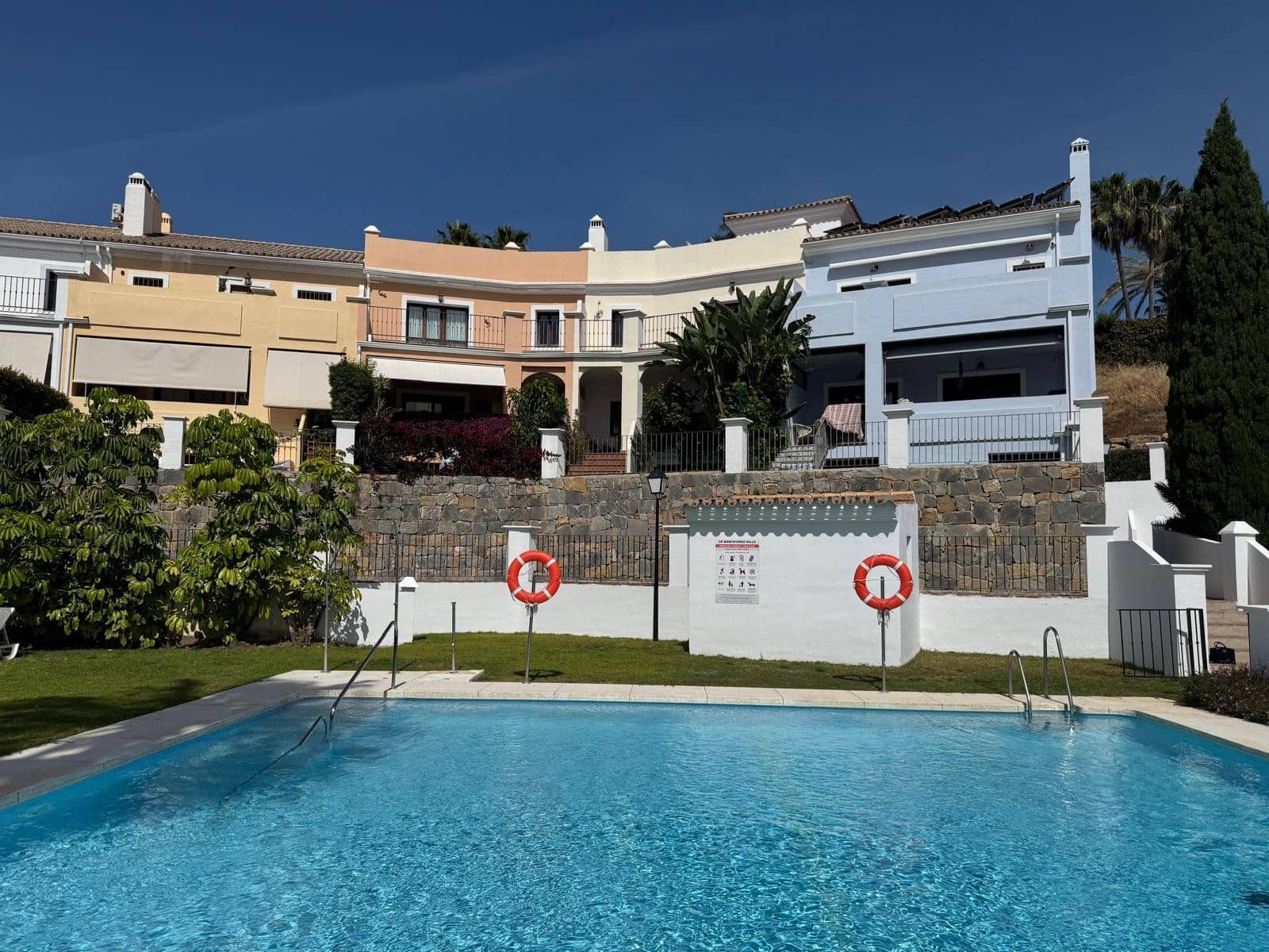 3 soveværelse Byhus til salg i El Paraiso med swimmingpool garage - € 749.000 (Ref: 9807851)
