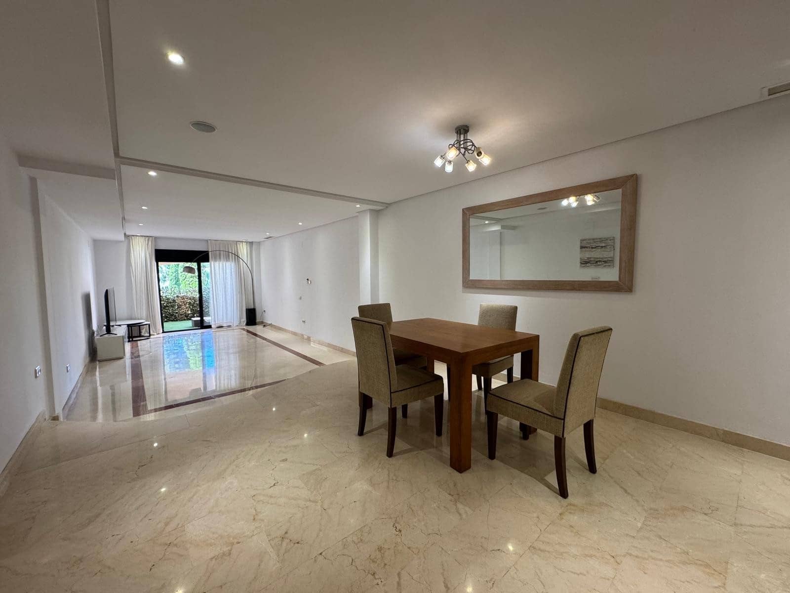 2 bedroom Apartment for sale in Marbella with pool garage - € 760,000 (Ref: 9824767)