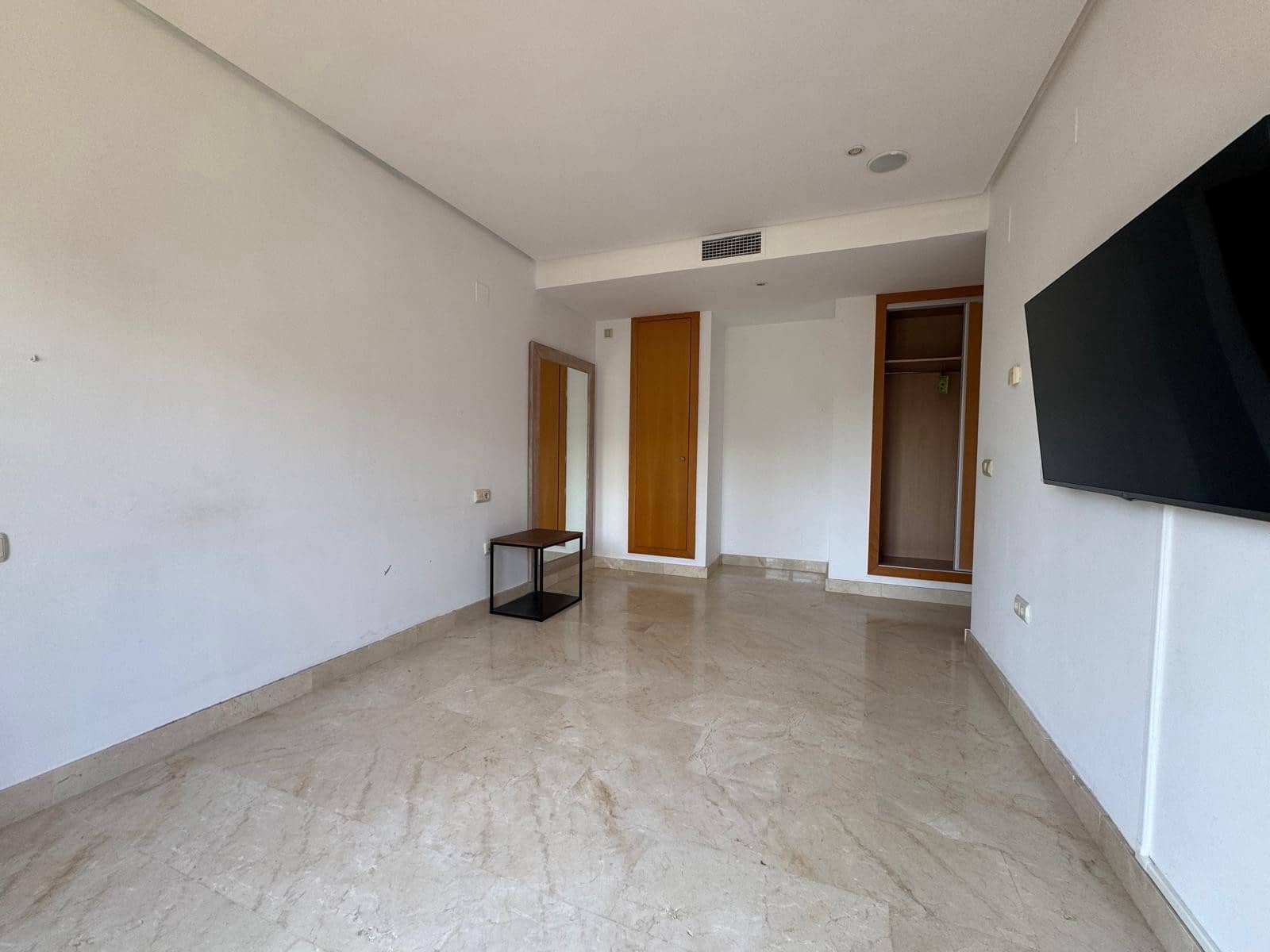 2 bedroom Apartment for sale in Marbella with pool garage - € 760,000 (Ref: 9824767)