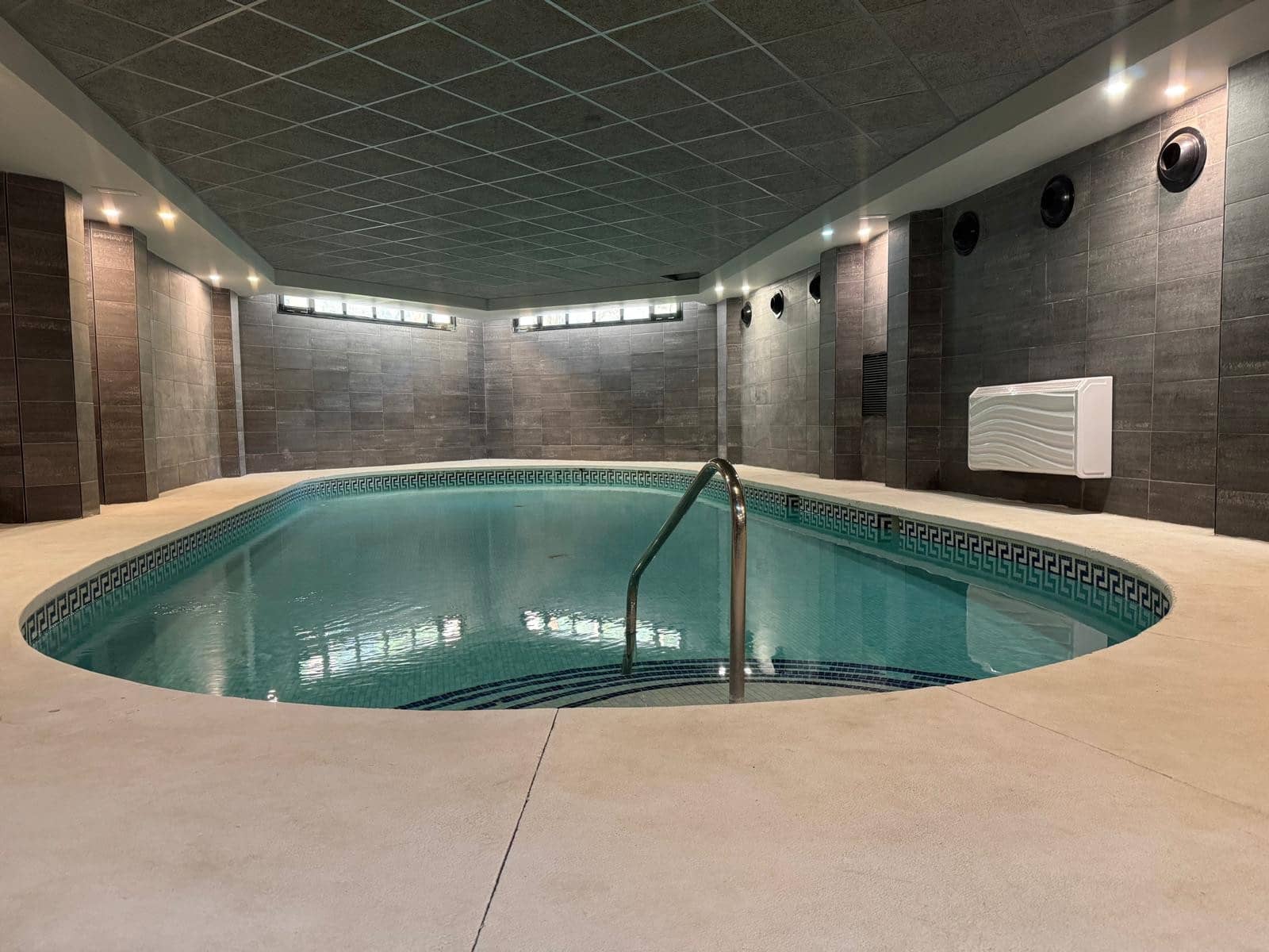 2 bedroom Apartment for sale in Marbella with pool garage - € 760,000 (Ref: 9824767)