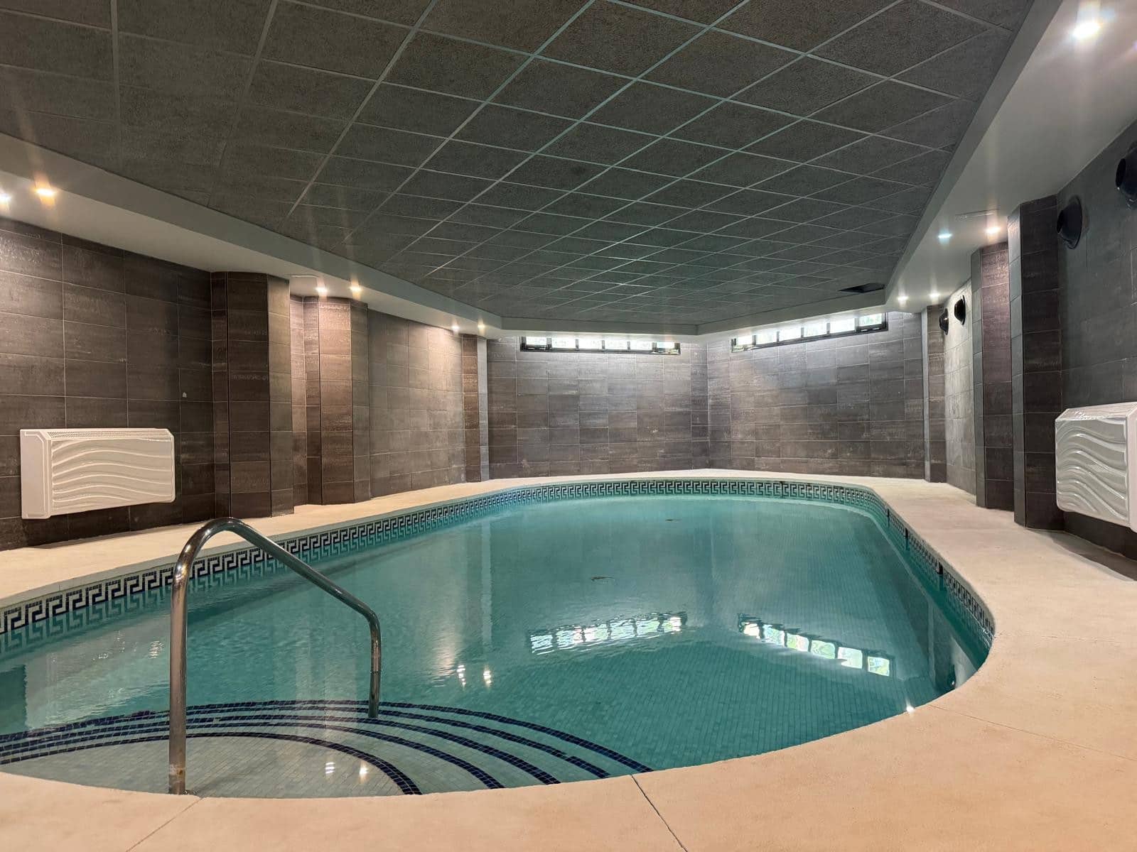 2 bedroom Apartment for sale in Marbella with pool garage - € 760,000 (Ref: 9824767)