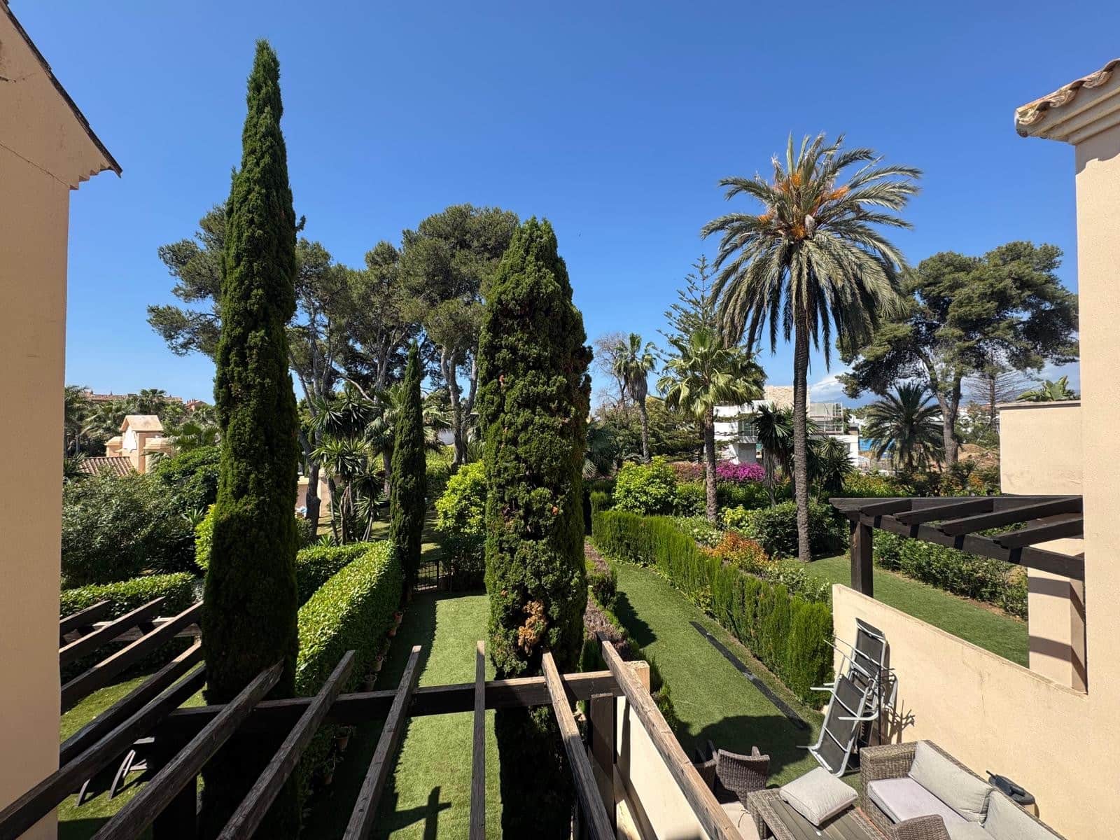 2 bedroom Apartment for sale in Marbella with pool garage - € 760,000 (Ref: 9824767)