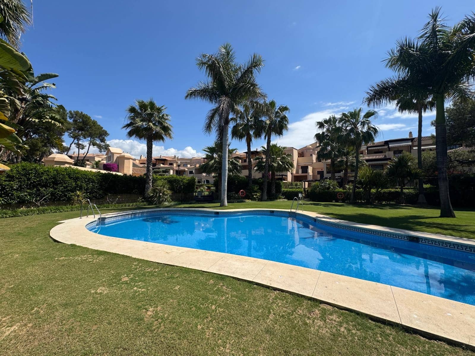 2 bedroom Apartment for sale in Marbella with pool garage - € 760,000 (Ref: 9824767)