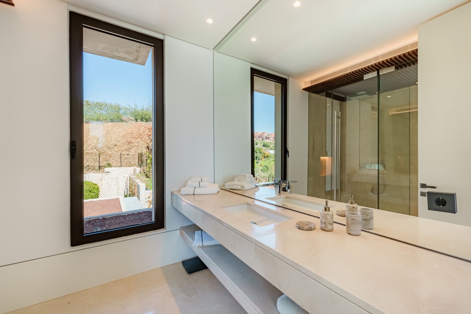 8 sypialnia Willa na sprzedaż w Benahavis z basenem garażem - 18 650 000 € (Ref: 9828832)