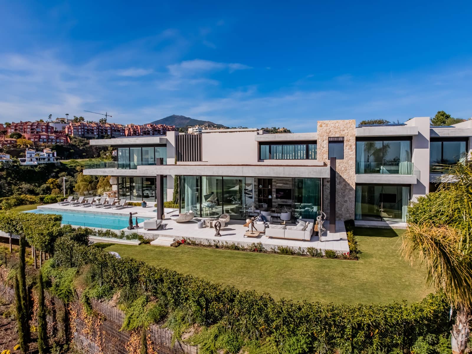 8 sypialnia Willa na sprzedaż w Benahavis z basenem garażem - 18 650 000 € (Ref: 9828832)