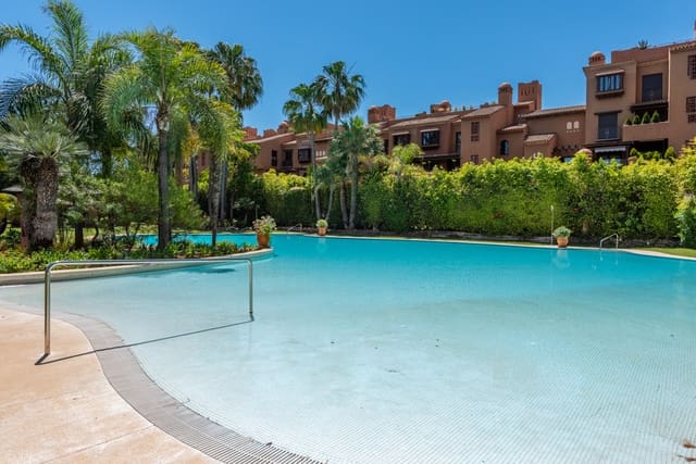 2 Zimmer Apartment zu verkaufen in Atalaya-Isdabe, Estepona mit Pool Garage - 580.000 € (Ref: 9833505)