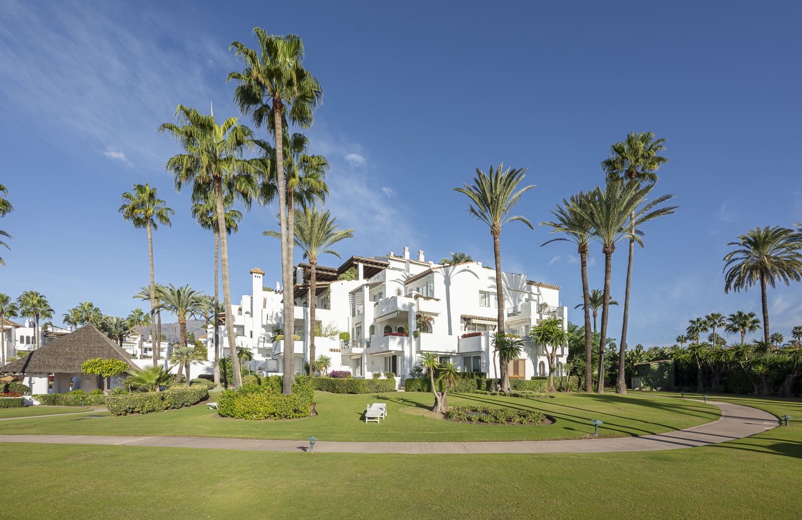 3 chambre Appartement à vendre à Estepona avec piscine garage - 2 995 000 € (Ref: 9855204)
