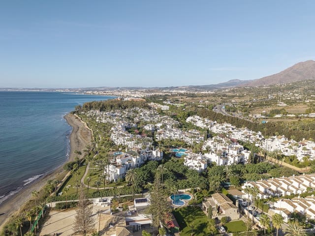 3 chambre Appartement à vendre à Zona de Punta Plata, Estepona avec piscine garage - 2 995 000 € (Ref: 9855204)
