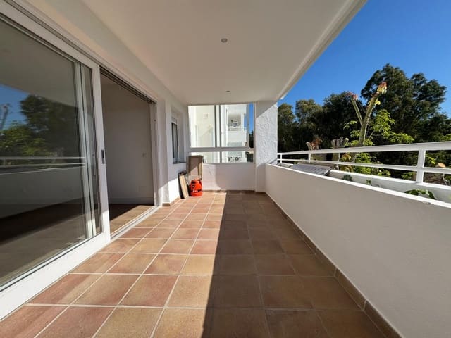 2 sovrum Lägenhet till salu i Atalaya-Isdabe, Estepona med pool garage - 379 000 € (Ref: 9864988)
