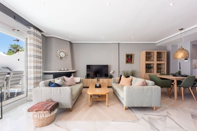 3 makuuhuone Omakotitalo myytävänä paikassa Lomas De Marbella, Marbella mukana uima-altaan 
autotalli - 1 350 000 € (Ref: 9878226)