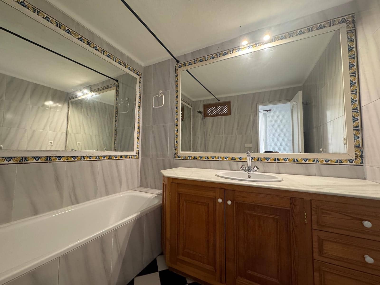 2 slaapkamer Appartement te koop in Istan met garage - € 158.000 (Ref: 9904212)