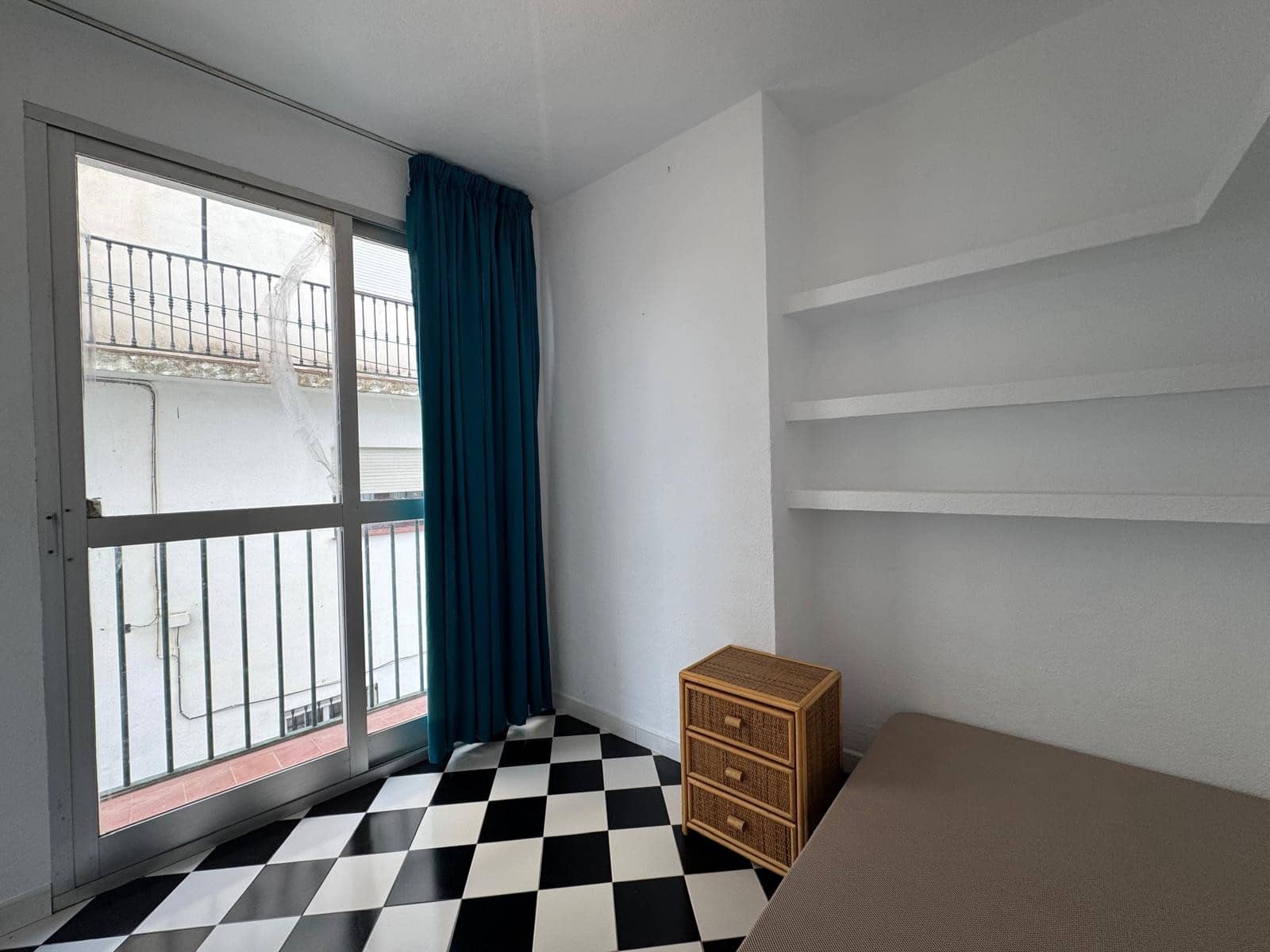 2 slaapkamer Appartement te koop in Istan met garage - € 158.000 (Ref: 9904212)