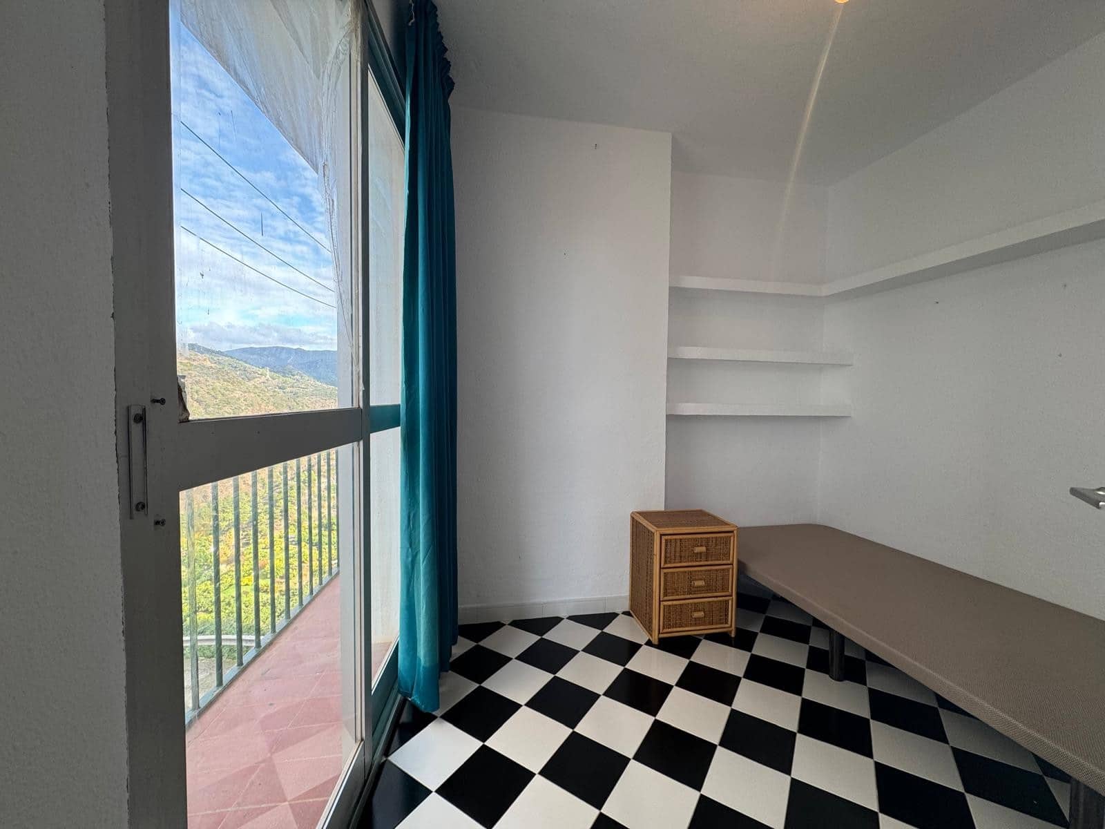 2 slaapkamer Appartement te koop in Istan met garage - € 158.000 (Ref: 9904212)