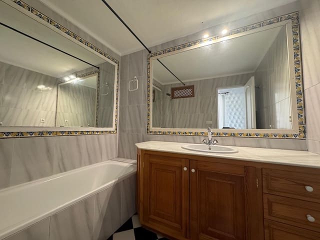 2 slaapkamer Appartement te koop in Istán met garage - € 158.000 (Ref: 9904212)