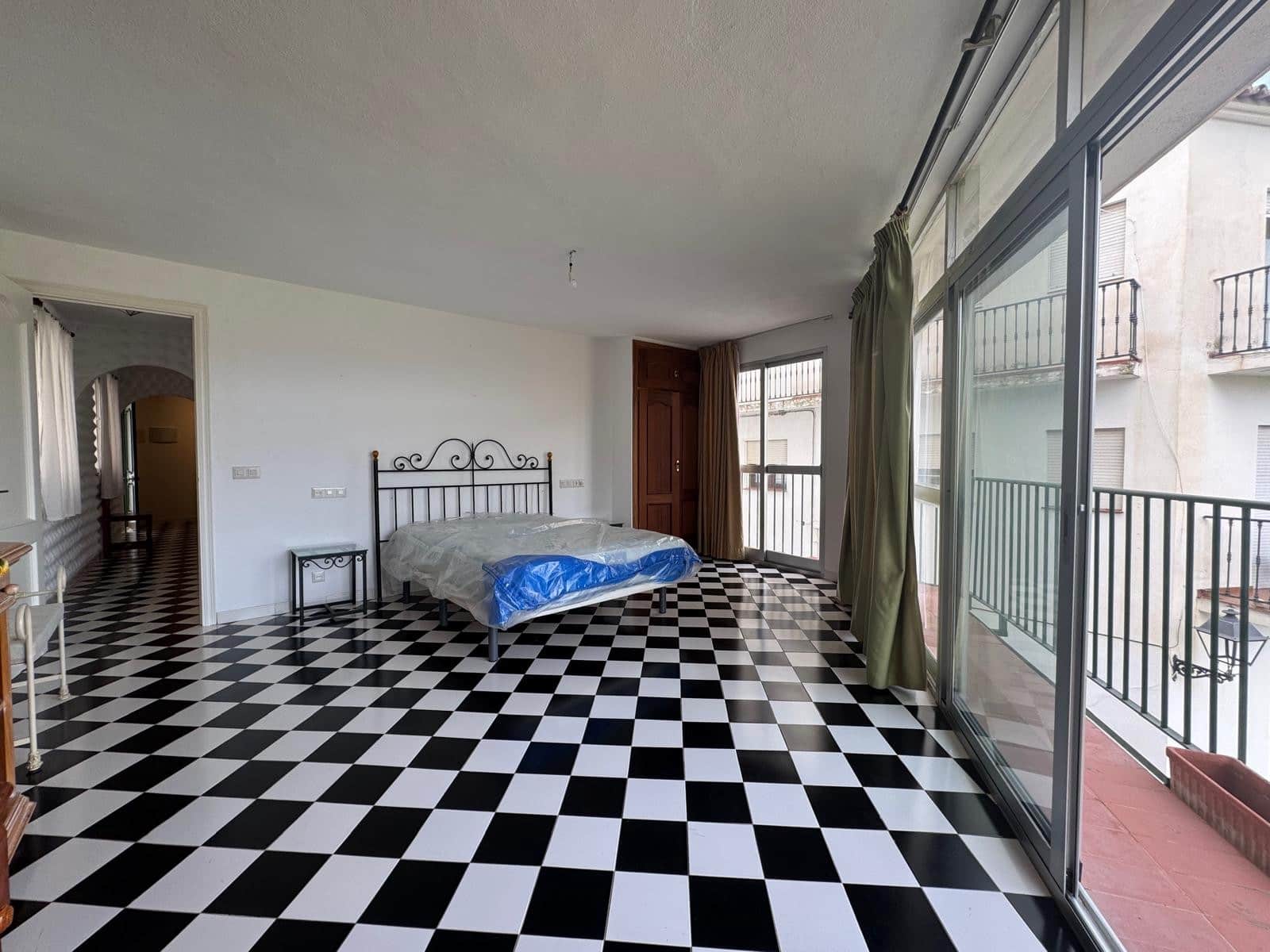 2 slaapkamer Appartement te koop in Istan met garage - € 158.000 (Ref: 9904212)