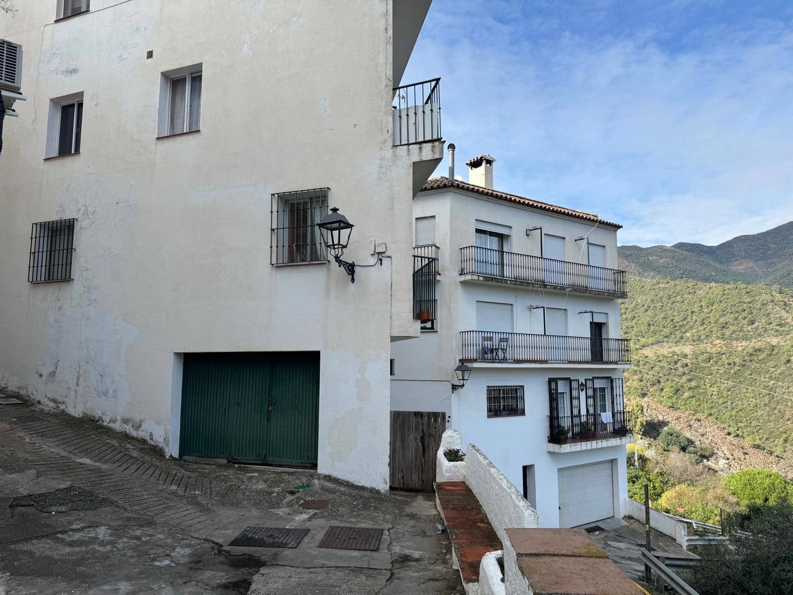 2 slaapkamer Appartement te koop in Istan met garage - € 158.000 (Ref: 9904212)