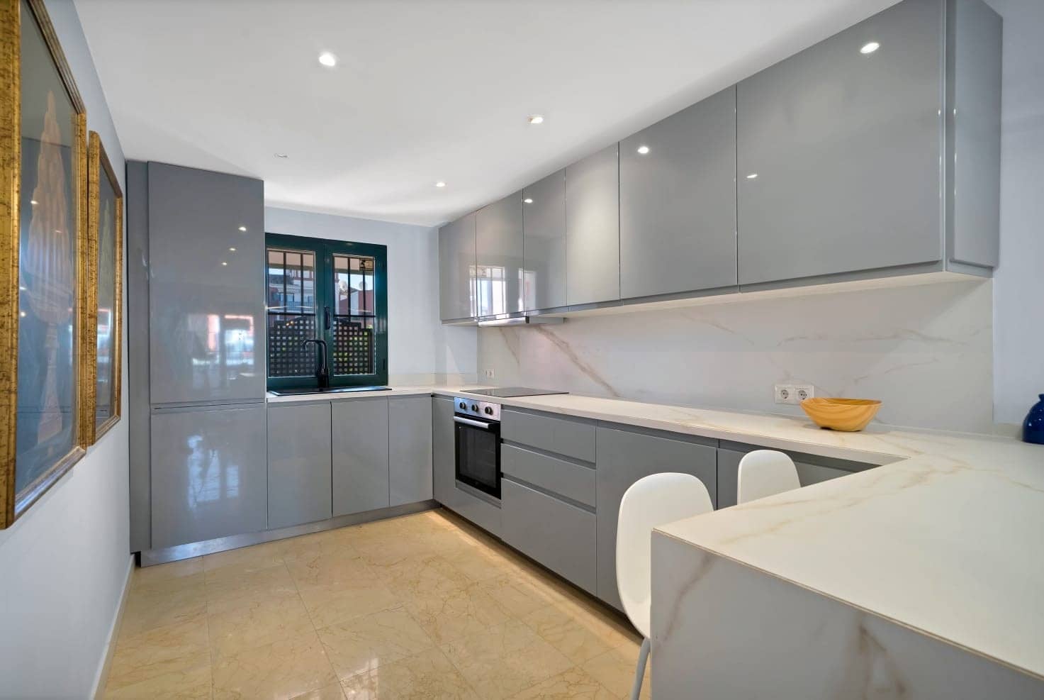 3 Zimmer Penthouse zu verkaufen in Estepona mit Pool Garage - 560.000 € (Ref: 9929001)