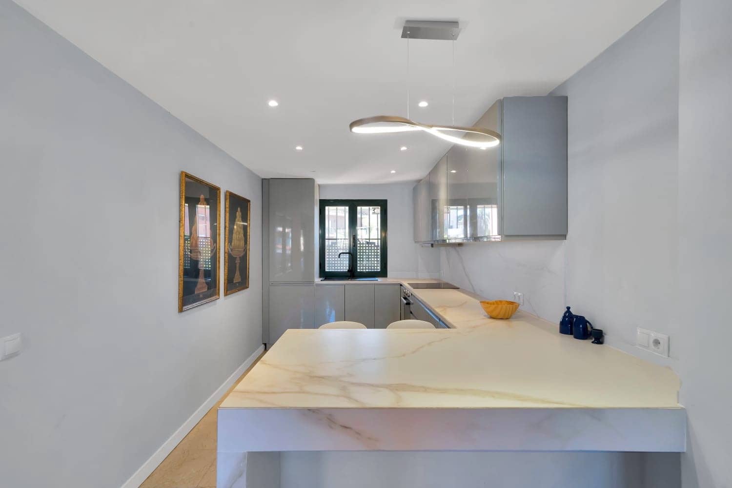 3 Zimmer Penthouse zu verkaufen in Estepona mit Pool Garage - 560.000 € (Ref: 9929001)