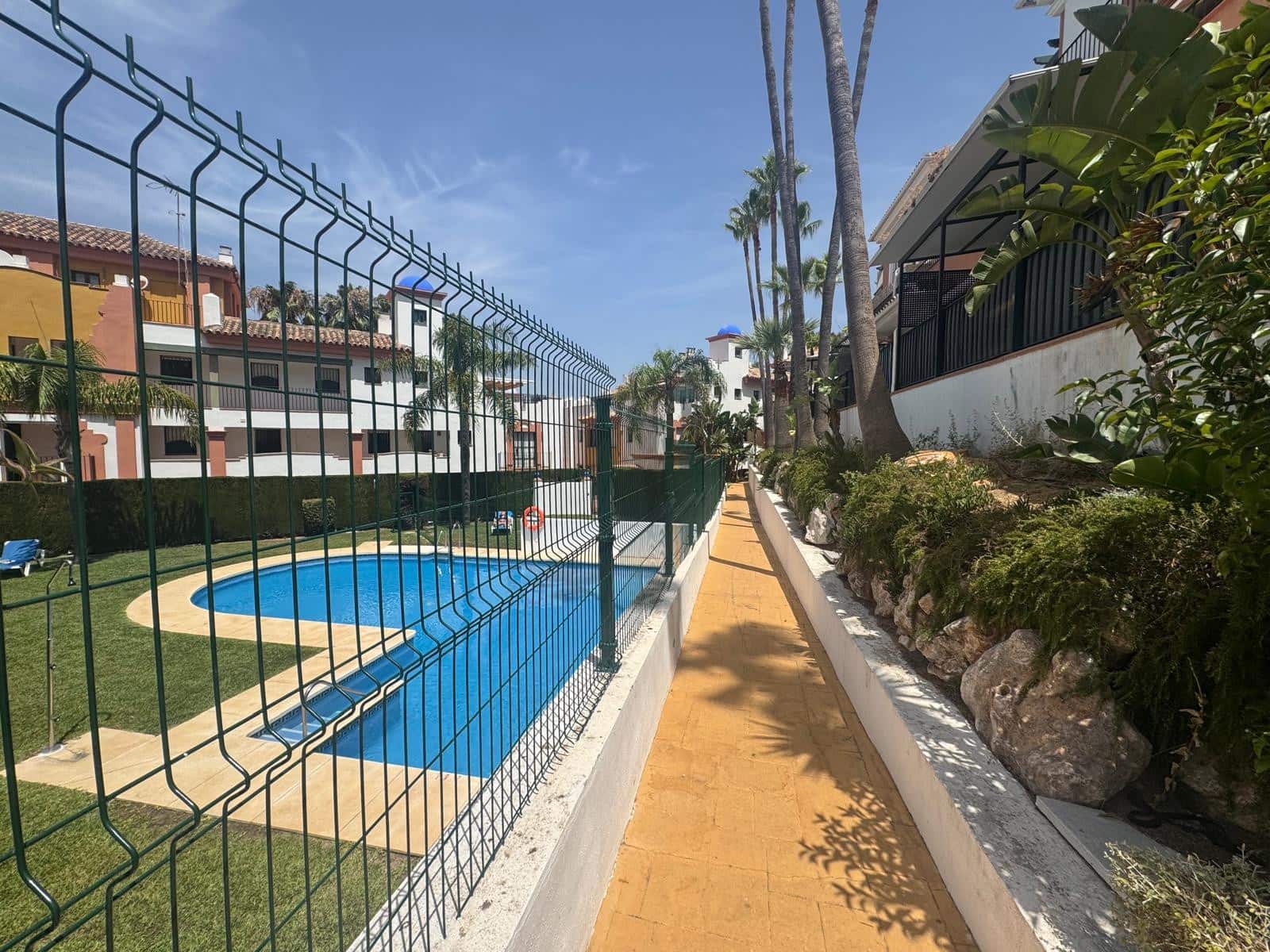 3 Zimmer Penthouse zu verkaufen in Estepona mit Pool Garage - 560.000 € (Ref: 9929001)