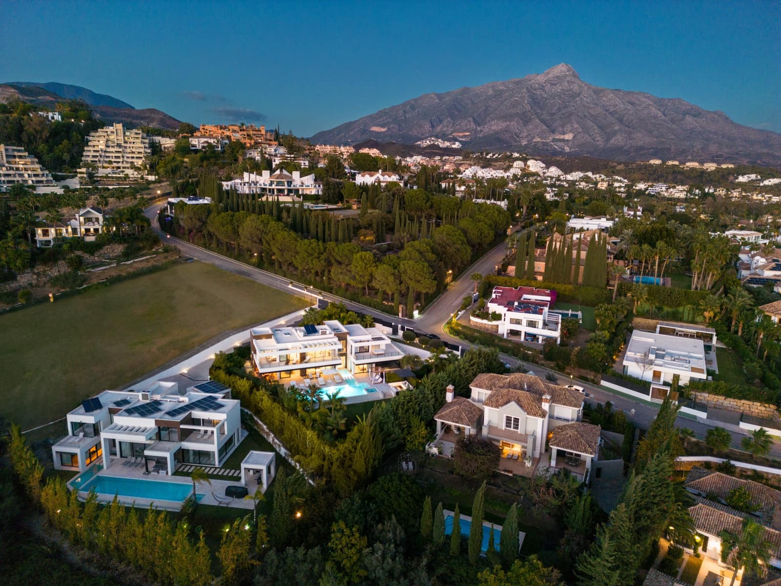 6 bedroom Villa for sale in Marbella with pool garage - € 6,475,000 (Ref: 9929002)