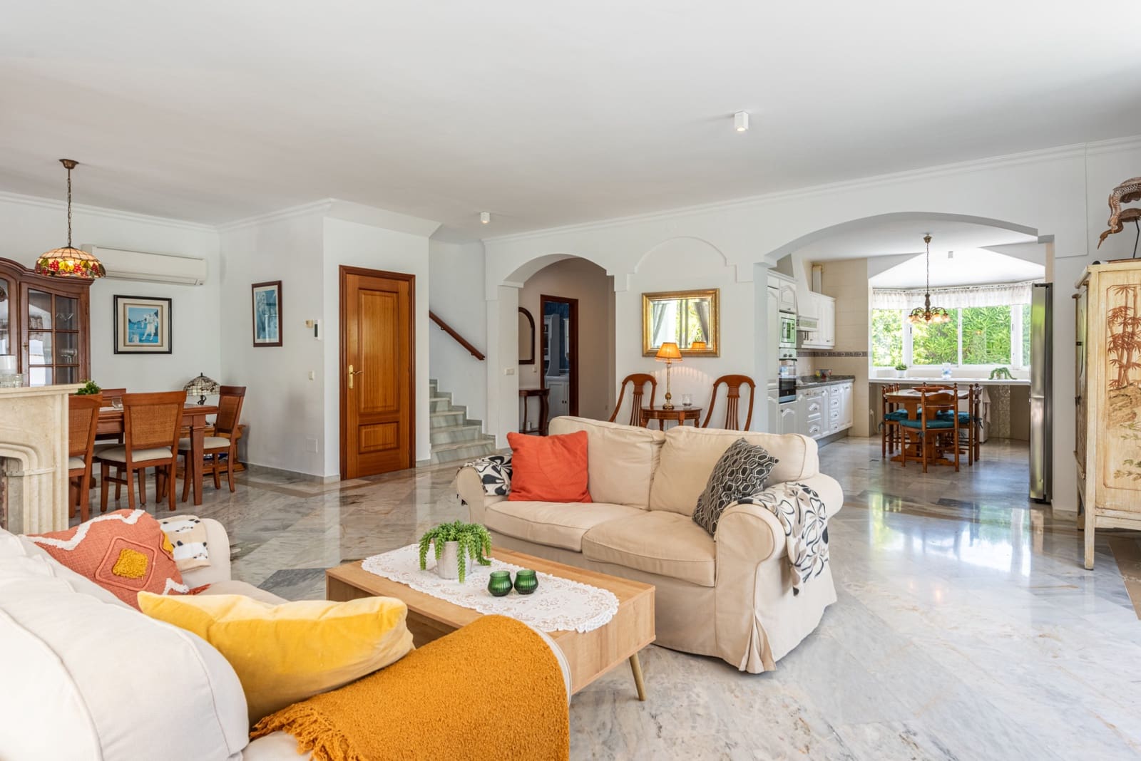3 bedroom Villa for sale in New Golden Mile with pool garage - € 1,095,000 (Ref: 9929003)
