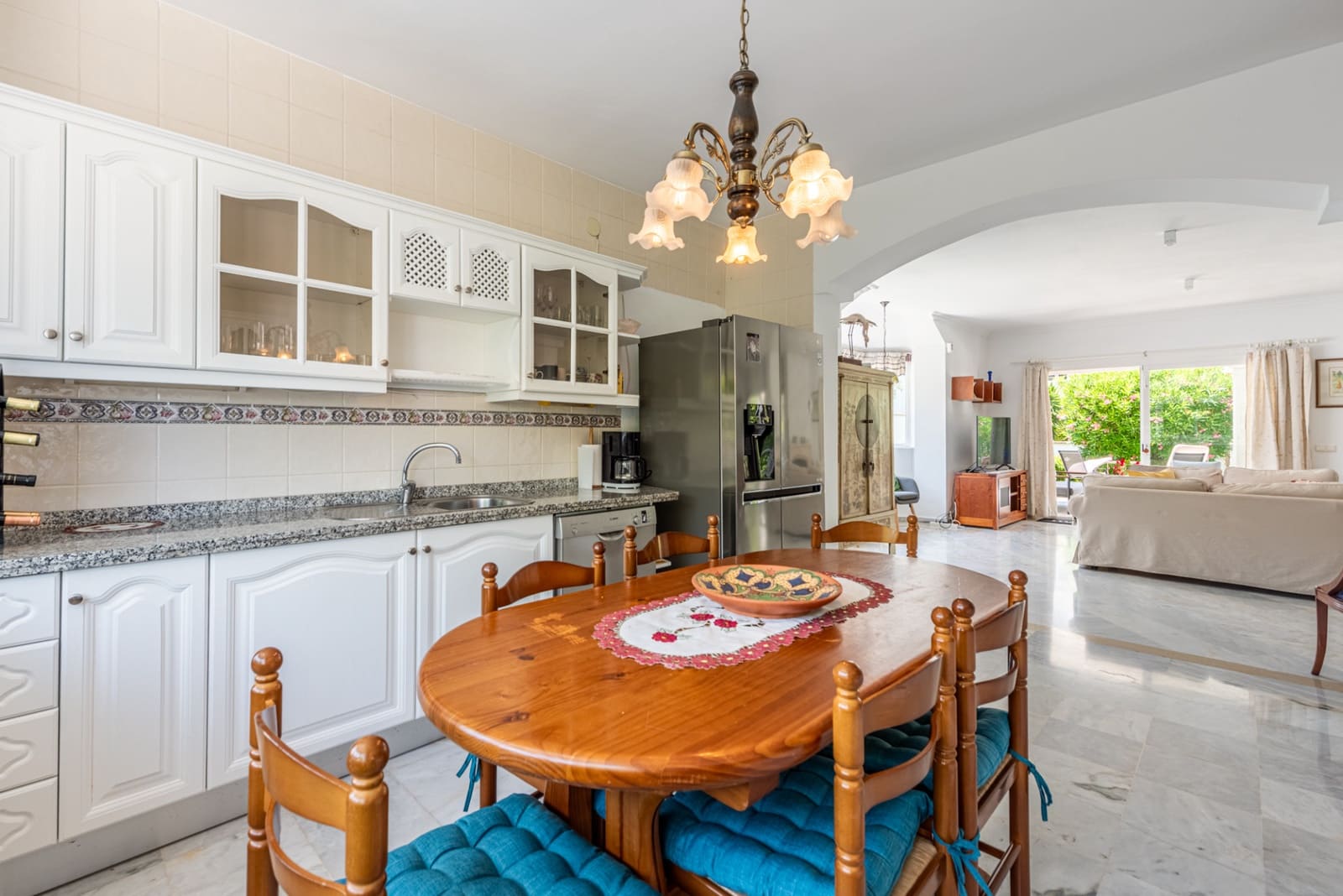 3 bedroom Villa for sale in New Golden Mile with pool garage - € 1,095,000 (Ref: 9929003)