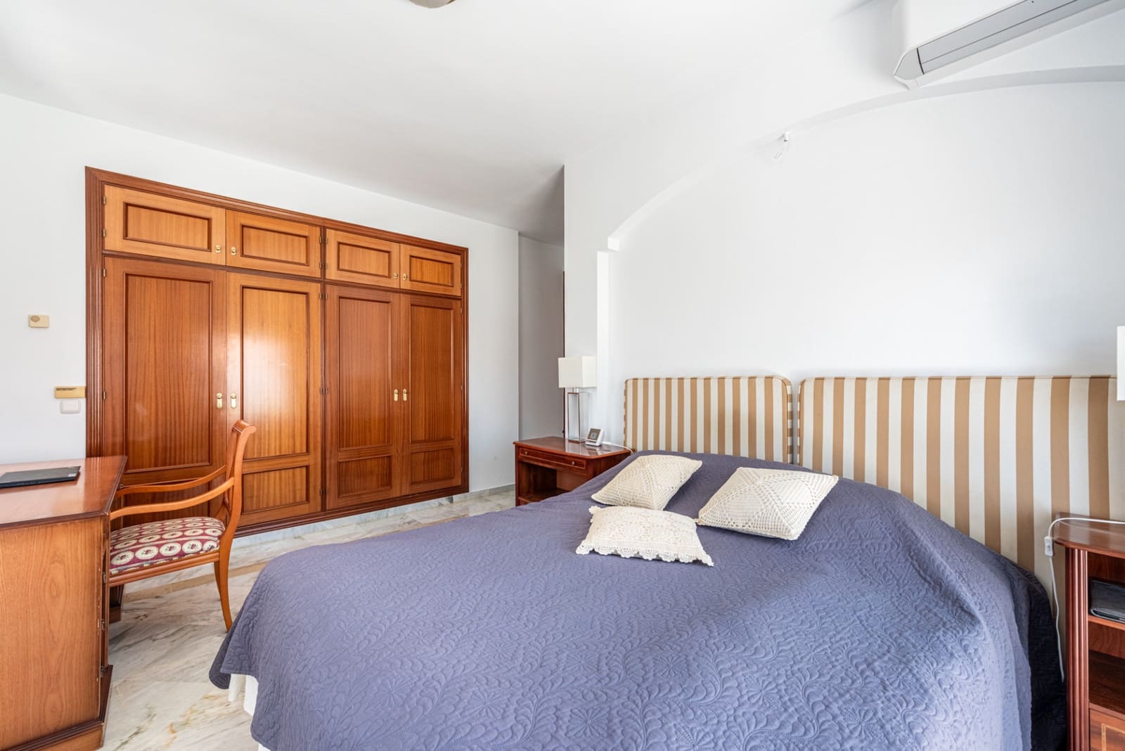 3 bedroom Villa for sale in New Golden Mile with pool garage - € 1,095,000 (Ref: 9929003)