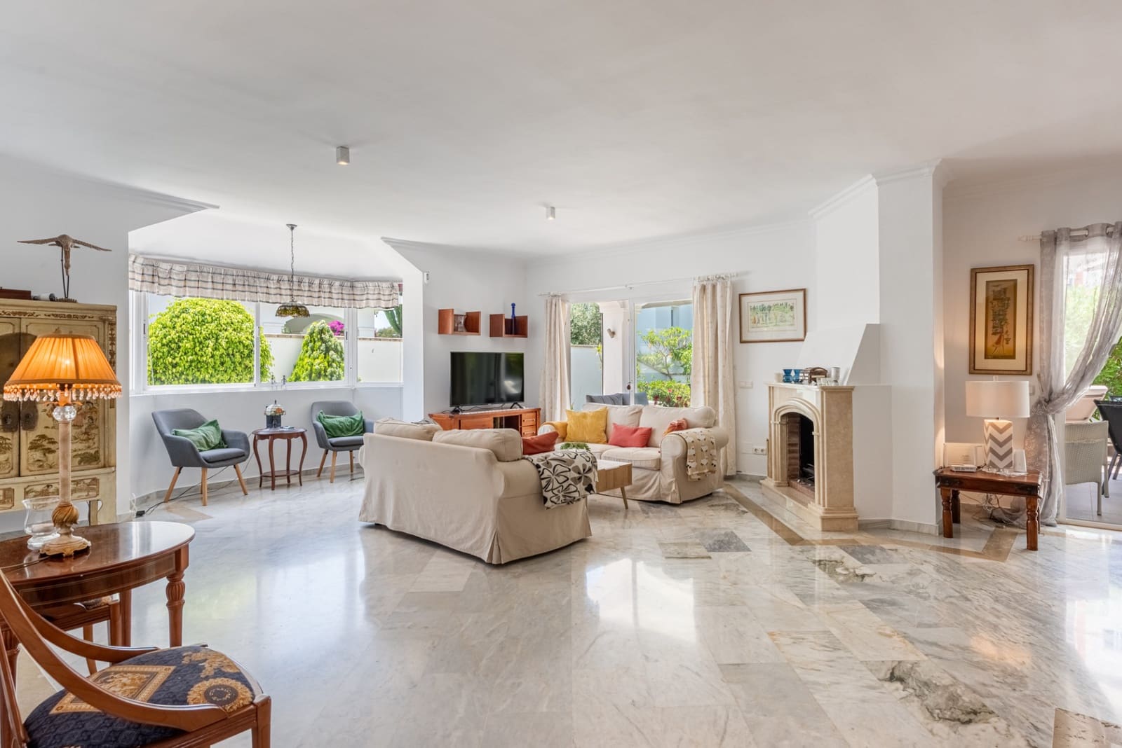 3 bedroom Villa for sale in New Golden Mile with pool garage - € 1,095,000 (Ref: 9929003)