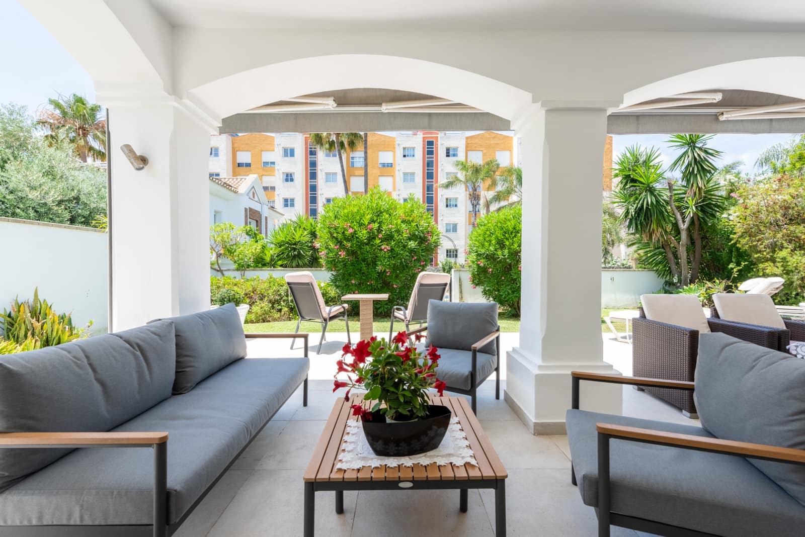 3 bedroom Villa for sale in New Golden Mile with pool garage - € 1,095,000 (Ref: 9929003)