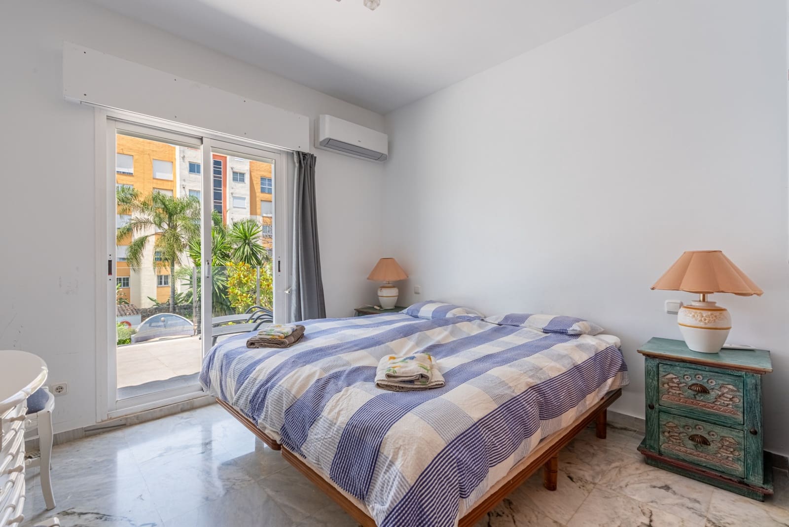 3 bedroom Villa for sale in New Golden Mile with pool garage - € 1,095,000 (Ref: 9929003)