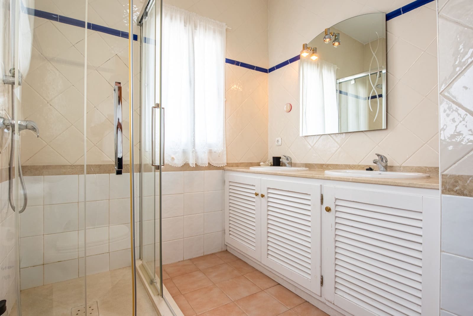 3 bedroom Villa for sale in New Golden Mile with pool garage - € 1,095,000 (Ref: 9929003)