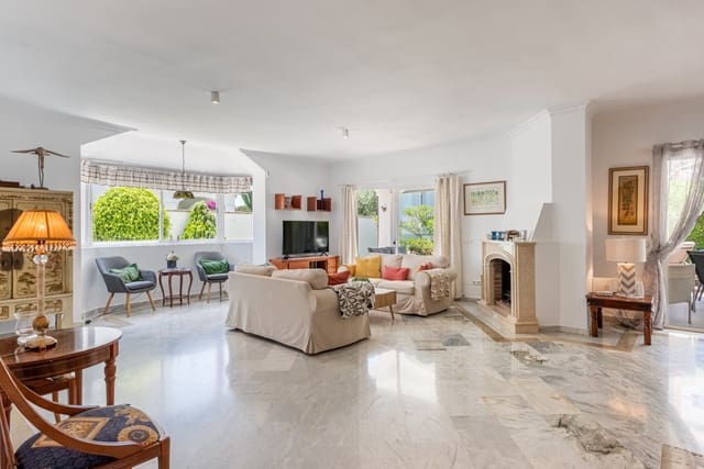 3 slaapkamer Villa te koop in Nueva Atalaya, Estepona met zwembad garage - € 1.095.000 (Ref: 9929003)