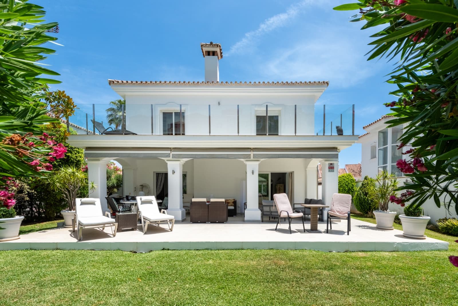 3 bedroom Villa for sale in New Golden Mile with pool garage - € 1,095,000 (Ref: 9929003)