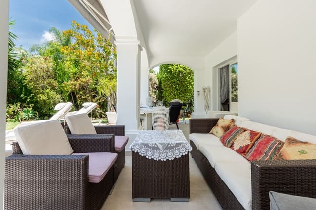 3 slaapkamer Villa te koop in Nueva Atalaya, Estepona met zwembad garage - € 1.095.000 (Ref: 9929003)