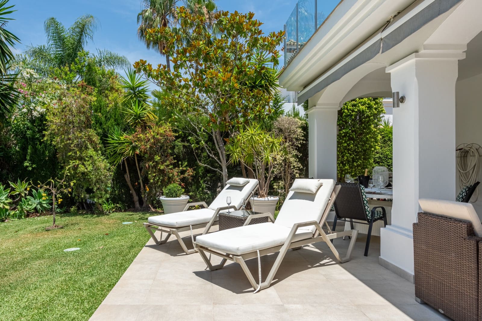 3 bedroom Villa for sale in New Golden Mile with pool garage - € 1,095,000 (Ref: 9929003)