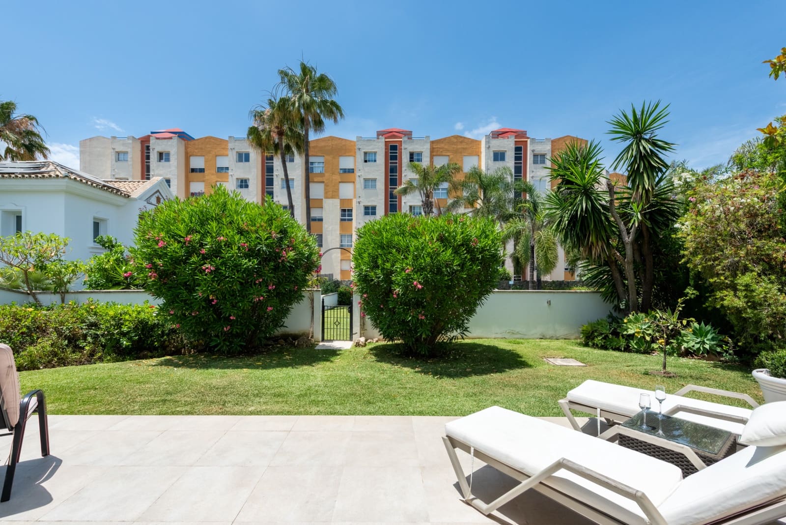 3 bedroom Villa for sale in New Golden Mile with pool garage - € 1,095,000 (Ref: 9929003)