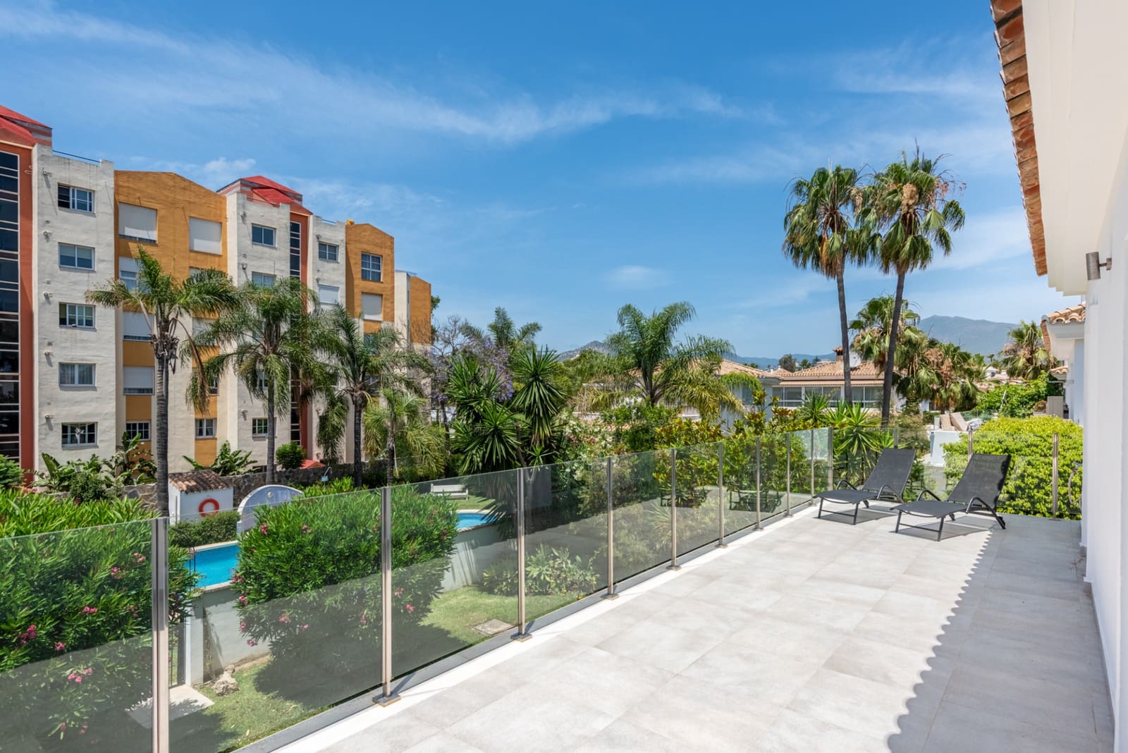 3 bedroom Villa for sale in New Golden Mile with pool garage - € 1,095,000 (Ref: 9929003)