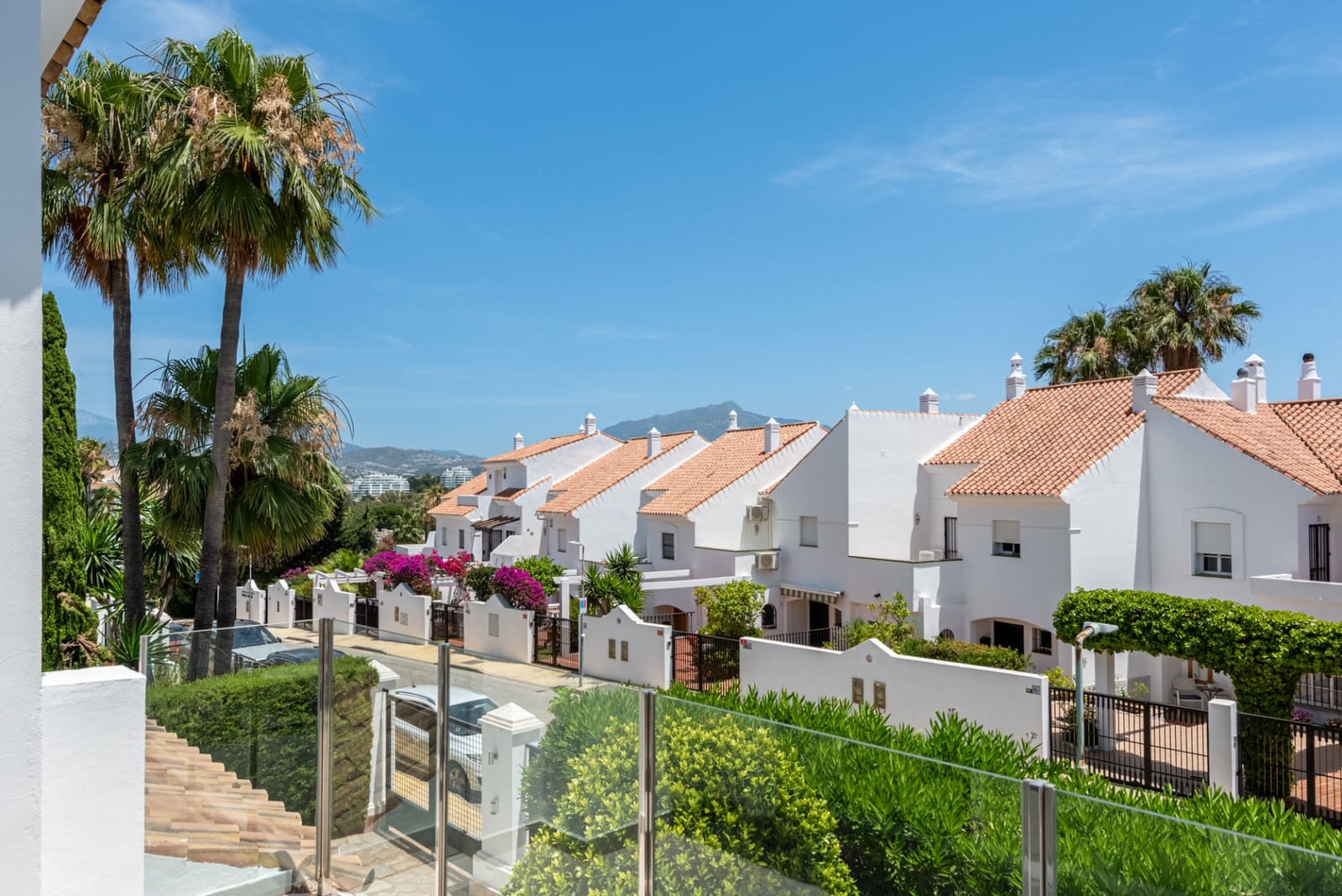 3 bedroom Villa for sale in New Golden Mile with pool garage - € 1,095,000 (Ref: 9929003)