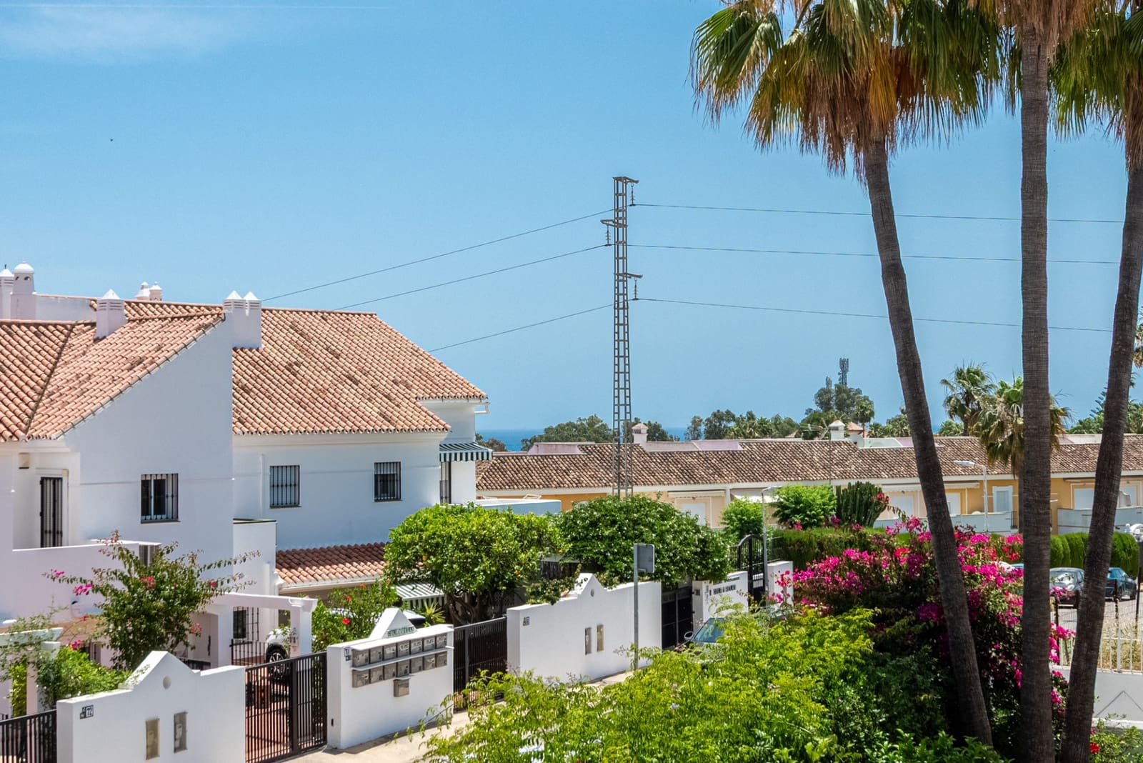 3 bedroom Villa for sale in New Golden Mile with pool garage - € 1,095,000 (Ref: 9929003)