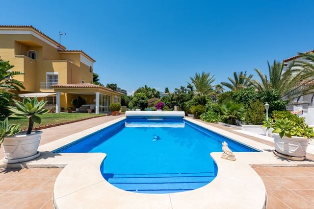 5 soveværelse Villa til salg i Nueva Atalaya, Estepona med swimmingpool garage - € 1.295.000 (Ref: 9947451)