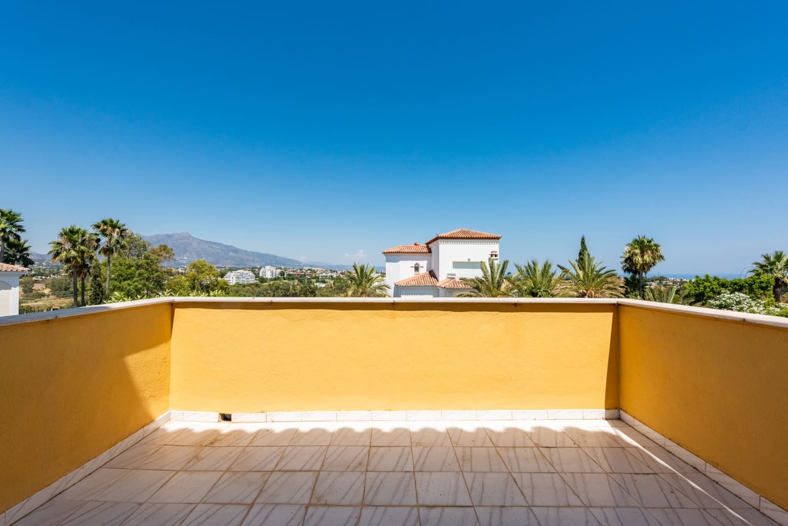 5 soveværelse Villa til salg i Estepona med swimmingpool garage - € 1.295.000 (Ref: 9947451)