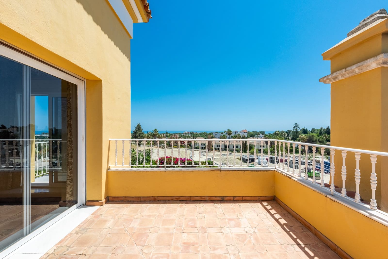 5 soveværelse Villa til salg i Estepona med swimmingpool garage - € 1.295.000 (Ref: 9947451)
